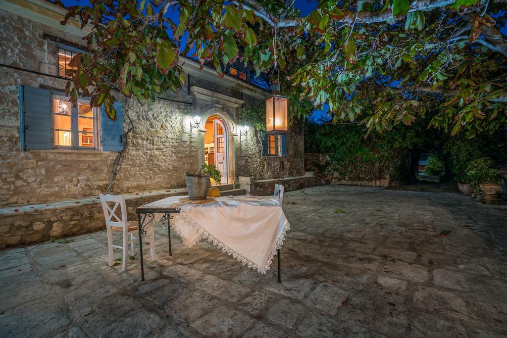 Bratis Holiday Home Kallithea  Екстер'єр фото