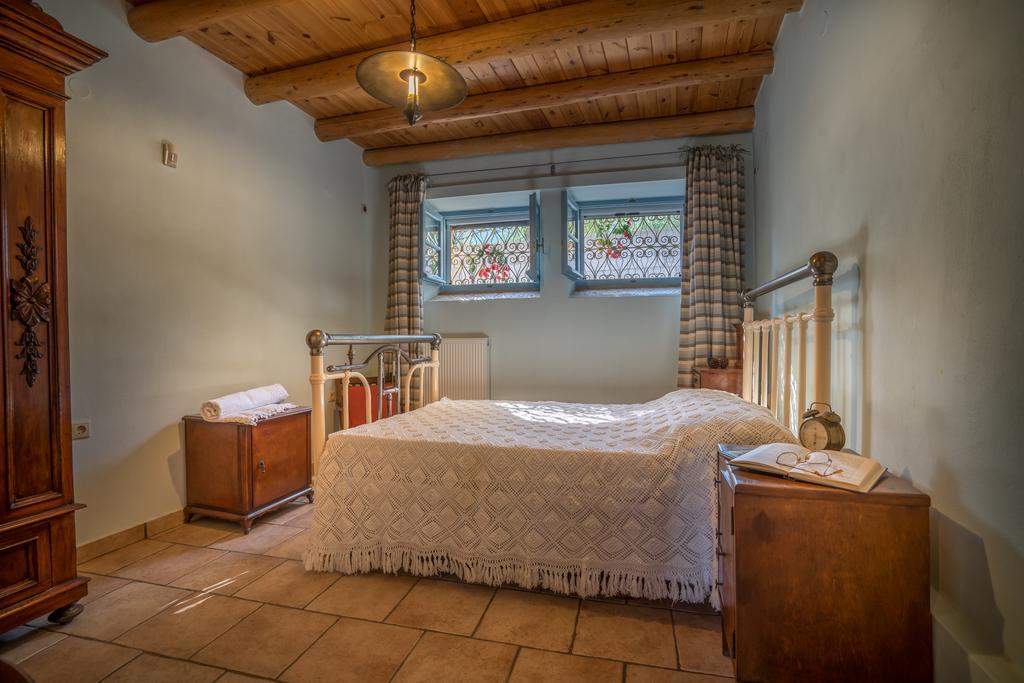 Bratis Holiday Home Kallithea  Екстер'єр фото
